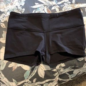 Lululemon women’s size 6 shorts